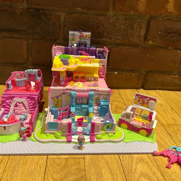 Polly Pockets & Shopkins mini mall - Picture 4 of 11